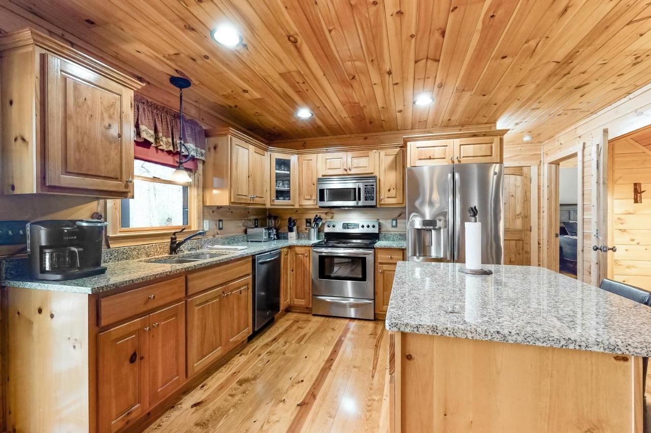 Bearfoot Lodge Ellijay Exterior photo